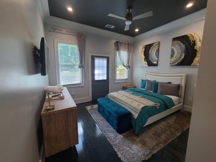 West End Modern Atlanta 3 Bedroom Bungalow Exterior photo